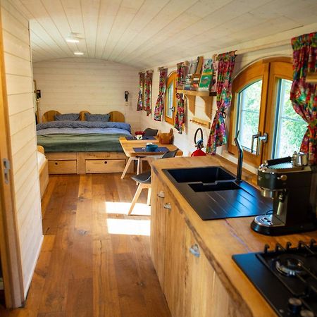 La Tiny House De La Bergerie Lierneux Exterior foto