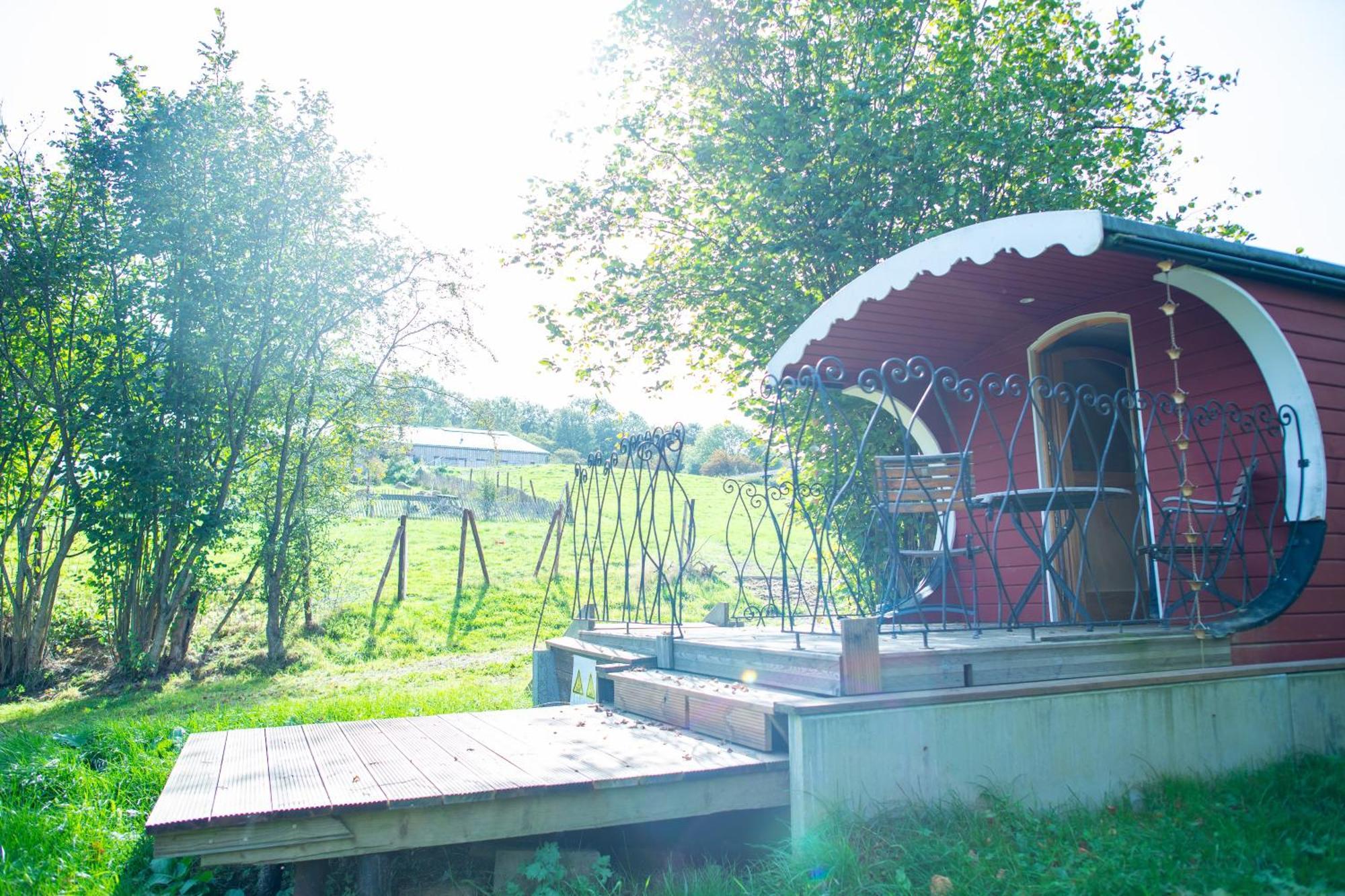 La Tiny House De La Bergerie Lierneux Exterior foto