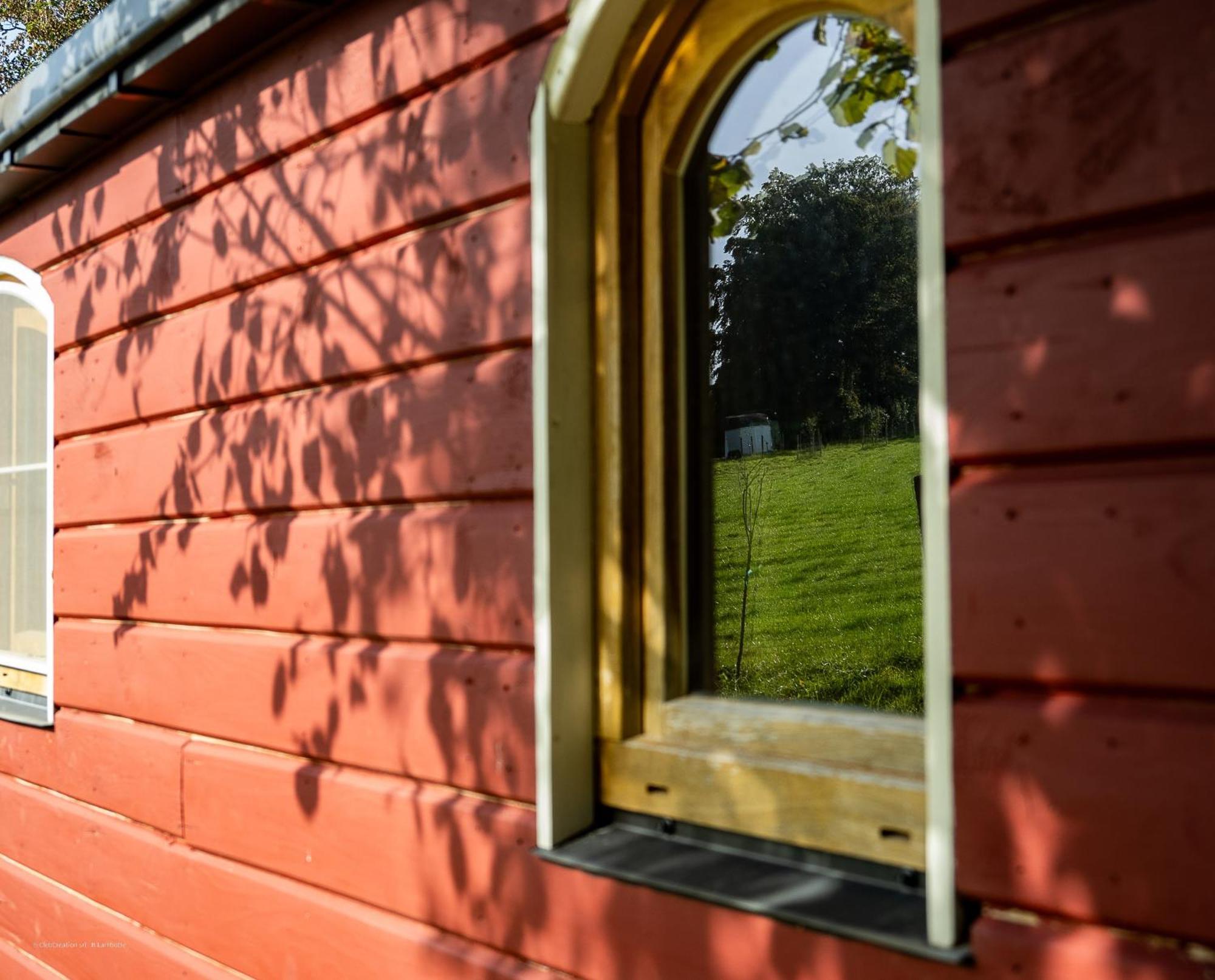 La Tiny House De La Bergerie Lierneux Exterior foto