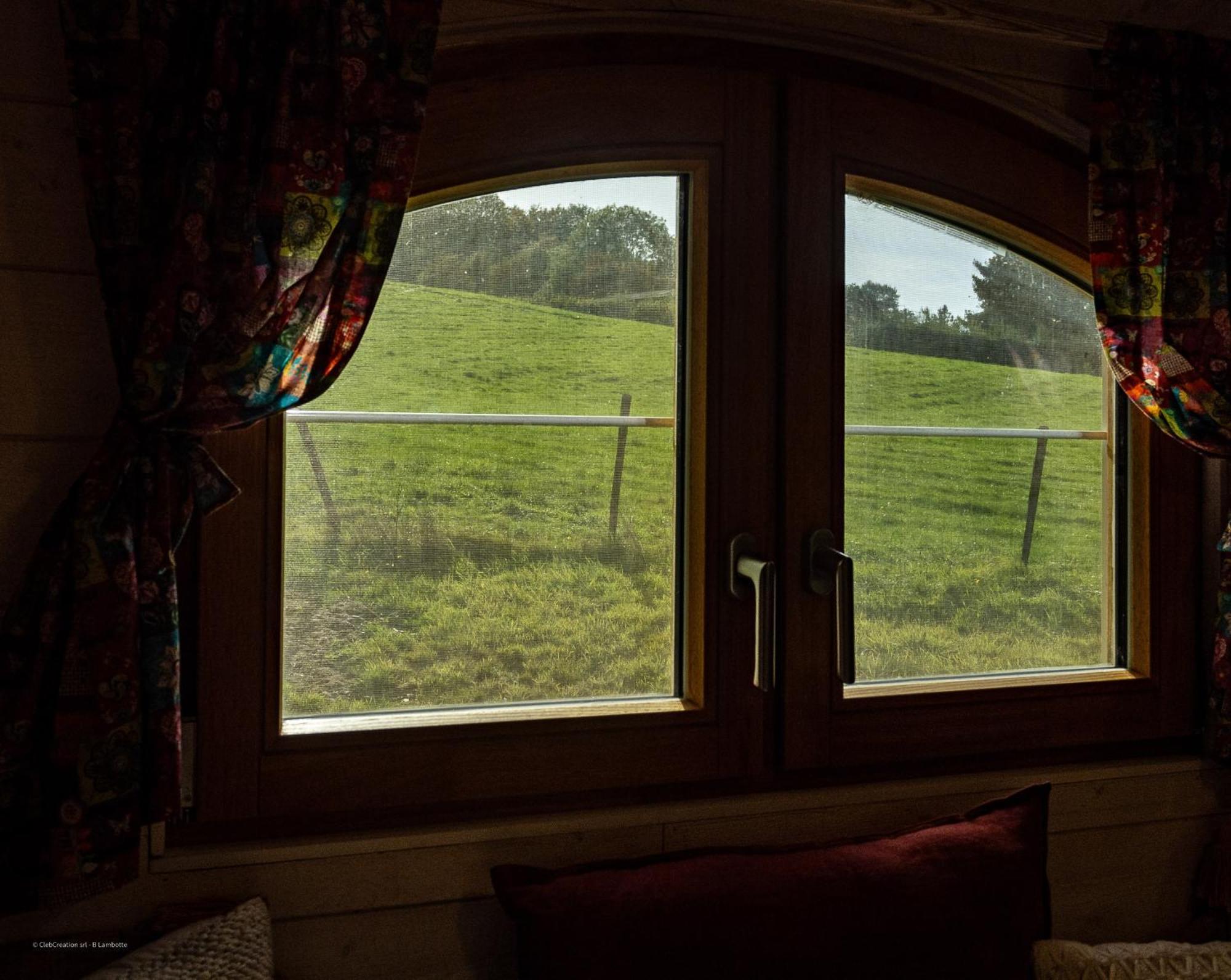La Tiny House De La Bergerie Lierneux Exterior foto